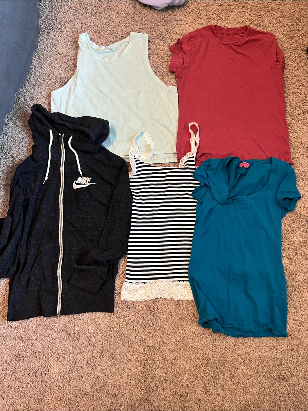 Size small woman’s clothes bundle